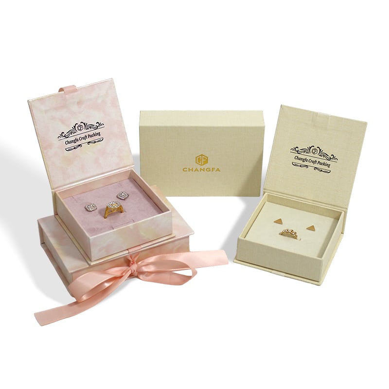 CF Clamshell Magnetic Jewelry Box with Ribbon