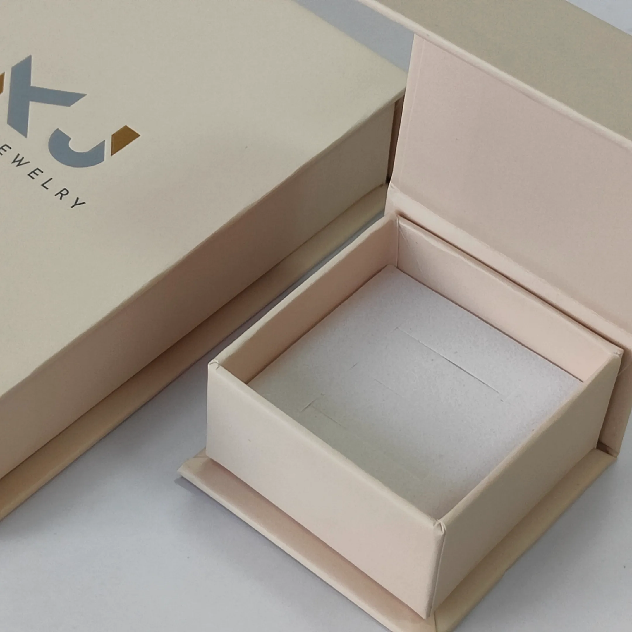 Elegant Magnetic Boxes: The Perfect Gift Packaging Solution