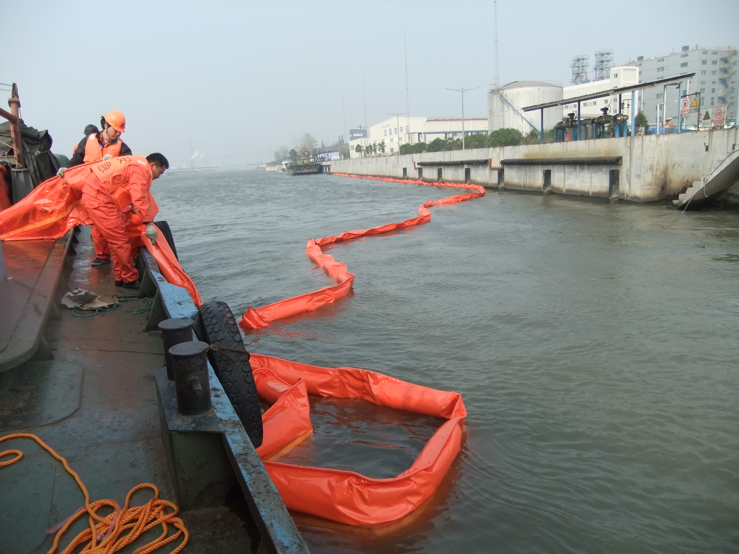 Where to Source Affordable Oil Containment Solutions for Large Projects