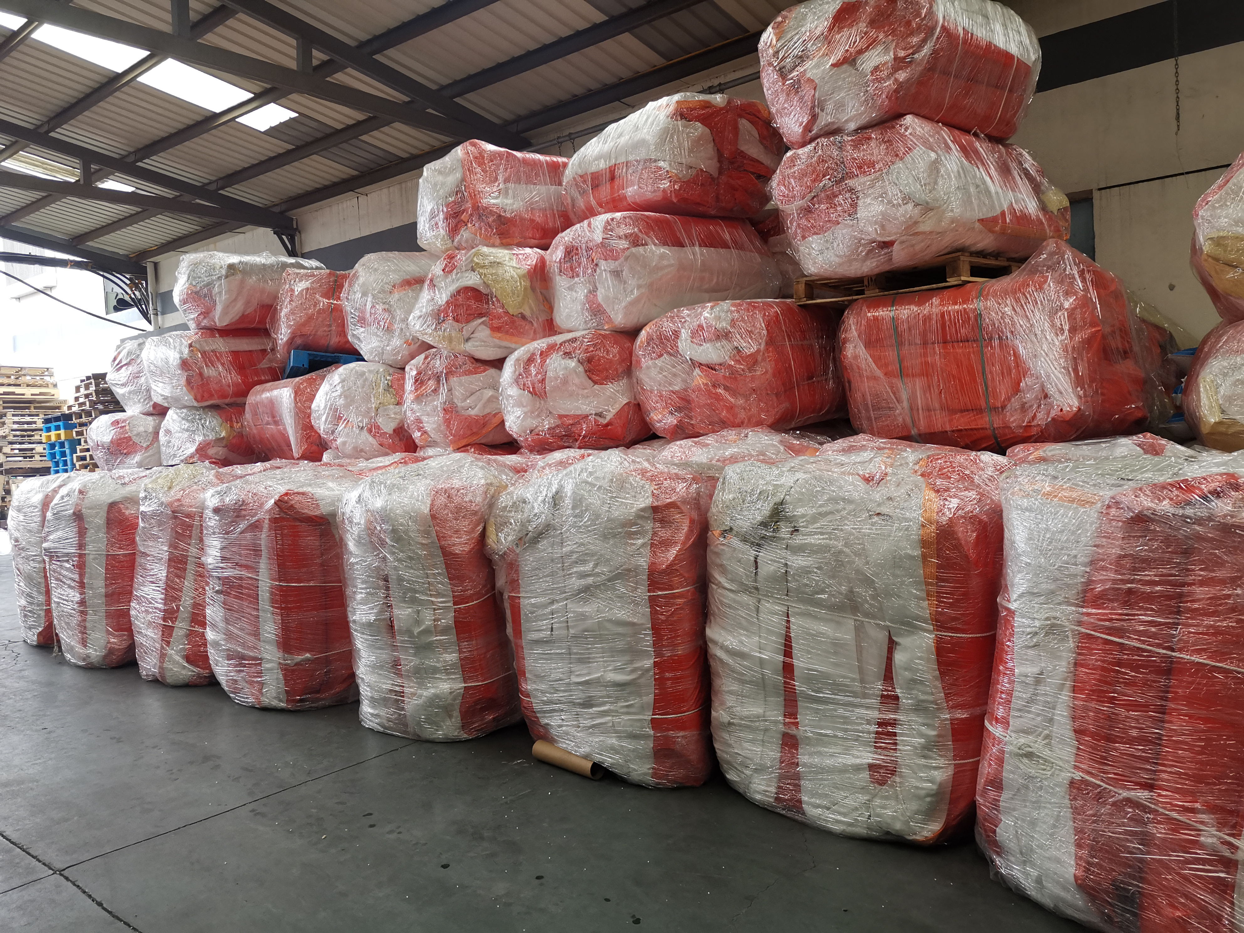 Where to Buy Affordable Oil Spill Containment Kits in Bulk?