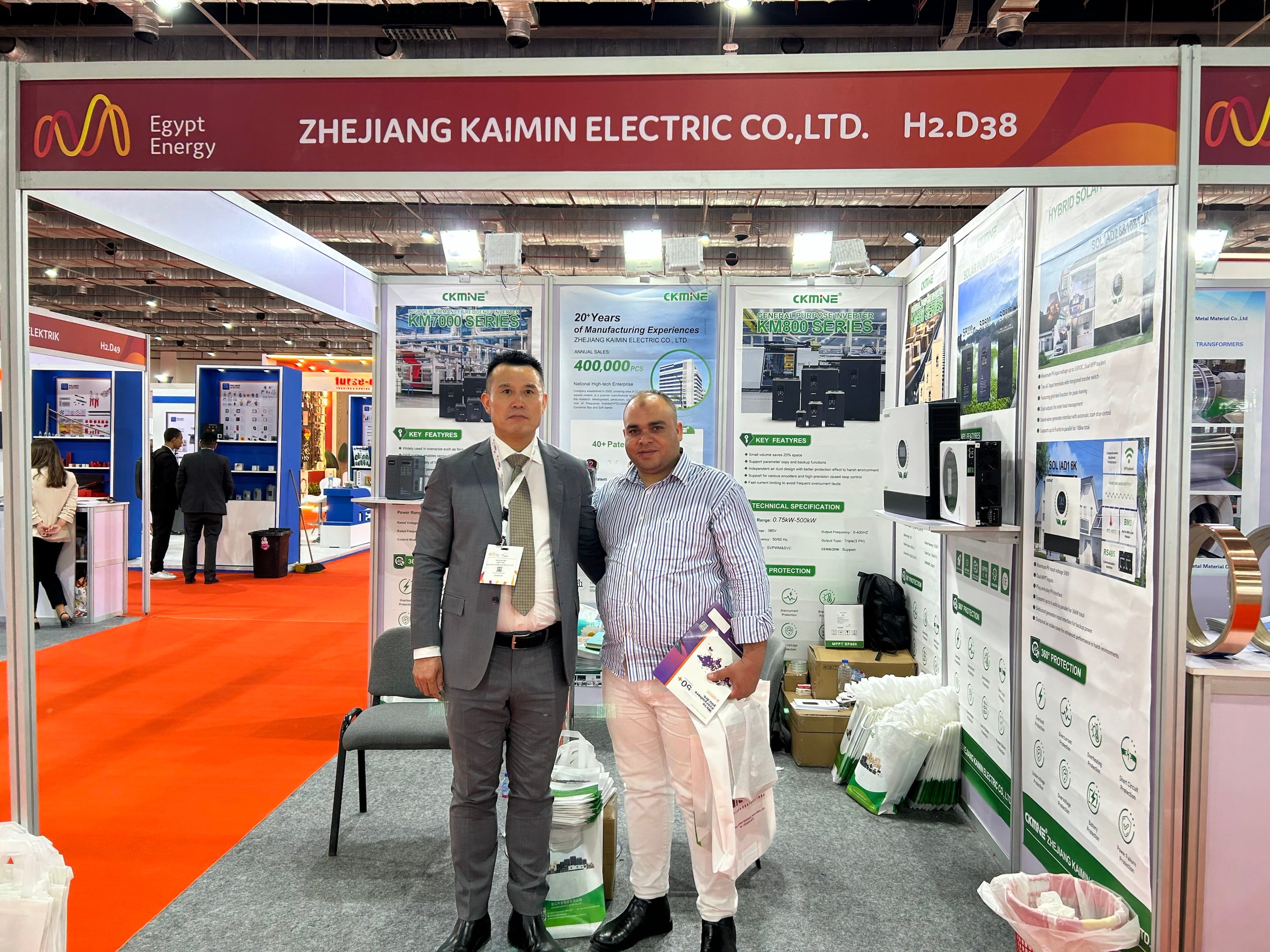 CKMINE Misr va Nigeriyadagi asosiy ko'rgazmalarda innovatsion g'ildirakli quyosh invertori SOL IA-D2 ni namoyish etdi