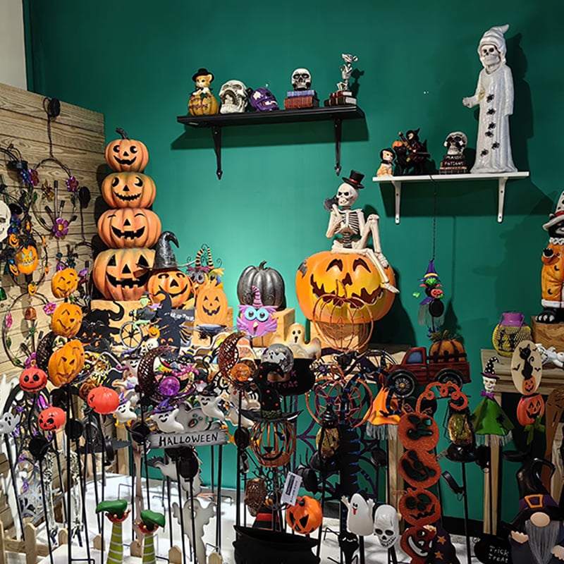 How do solar powered halloween decorations enhance spooky yard displays safely?

