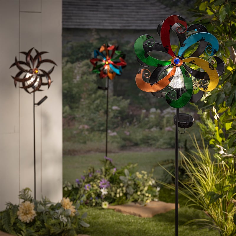 How can seasonal campaigns align with outdoor Christmas tree decorations usage peaks?

