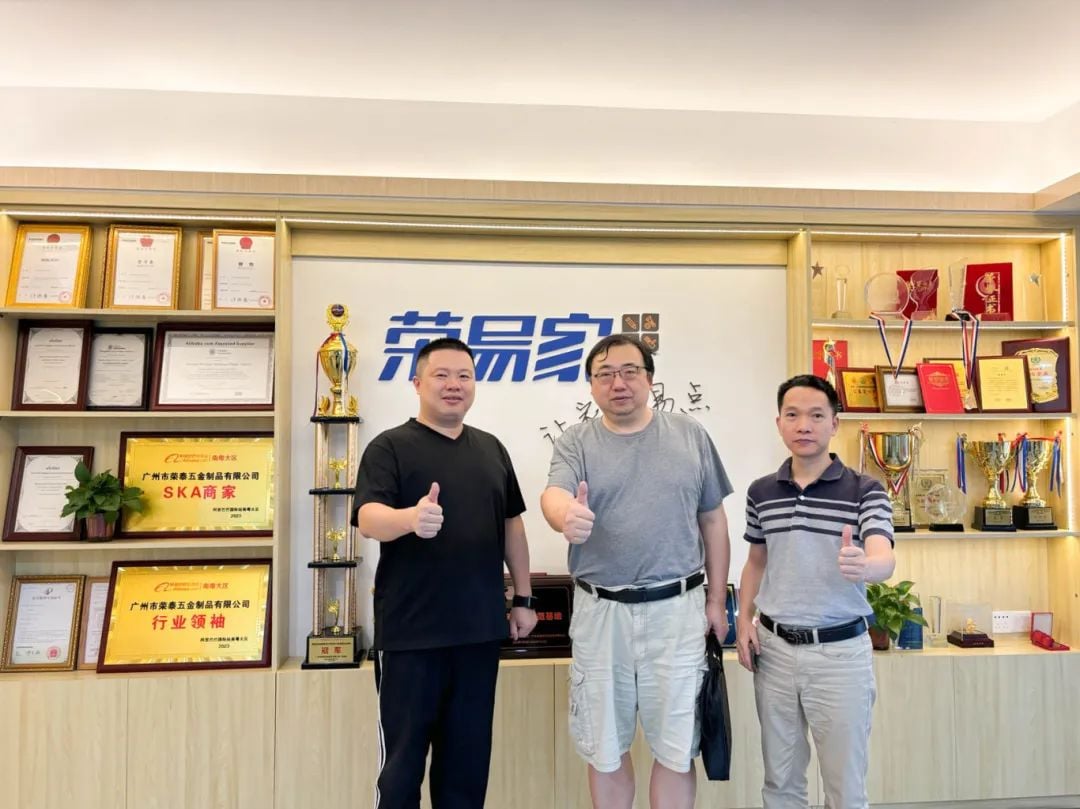 Mr. Sun Bo, Vice Dean of the International Service Economics Research Institute of Guangdong University of Foreign Studies, visited our company for research