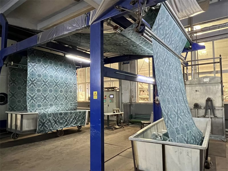 Extra-wide flat screen fabric movable printing machine