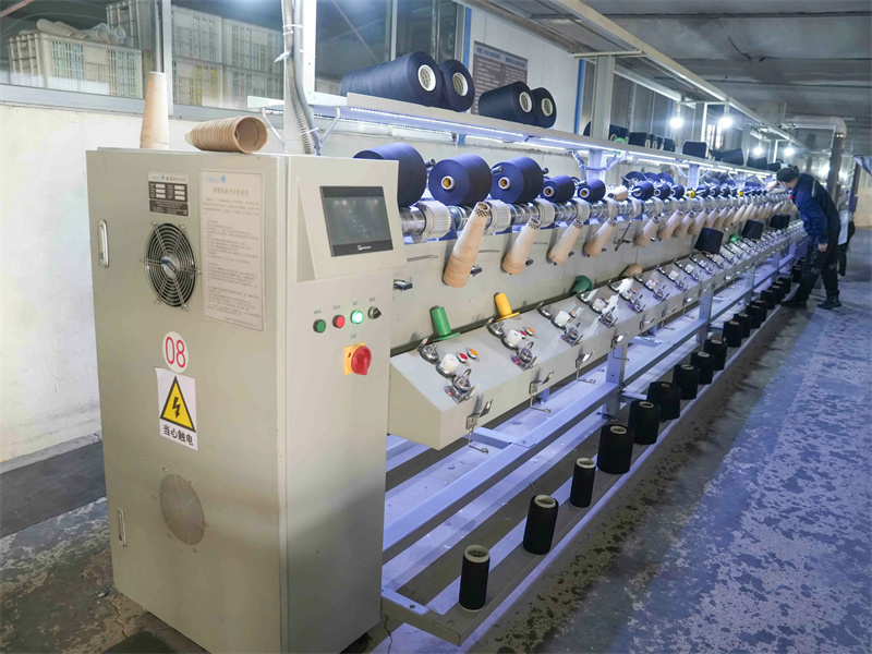 Radio frequency dryer for colored yarn