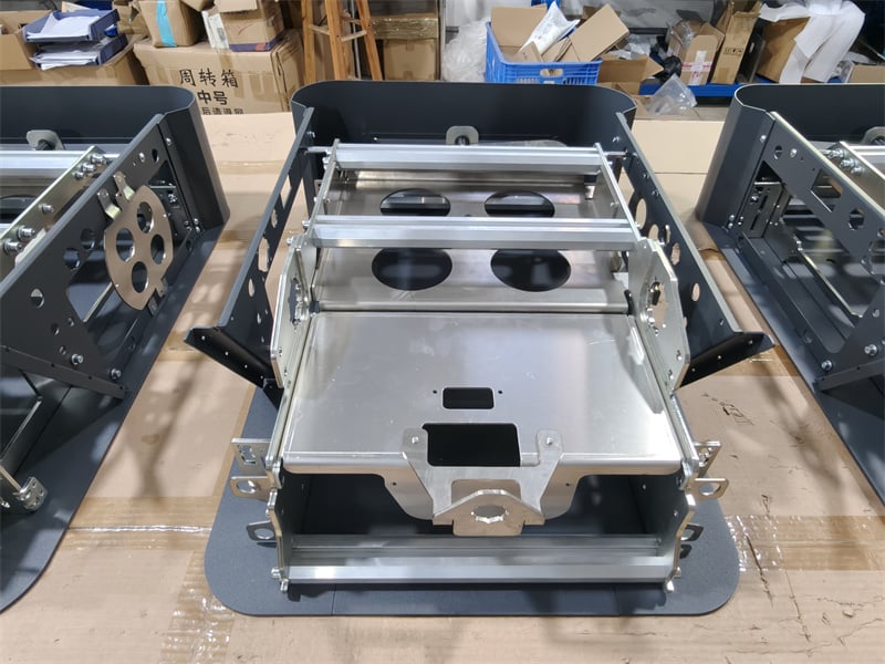 تمكين عربات النقل الذكية الألمانية Carrybots AGVs: مكونات عالية الدقة تقود ترقية الصناعة 4.0
