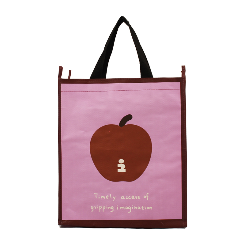 Quando è preferibile scegliere una borsa a tracolla invece di uno zaino?