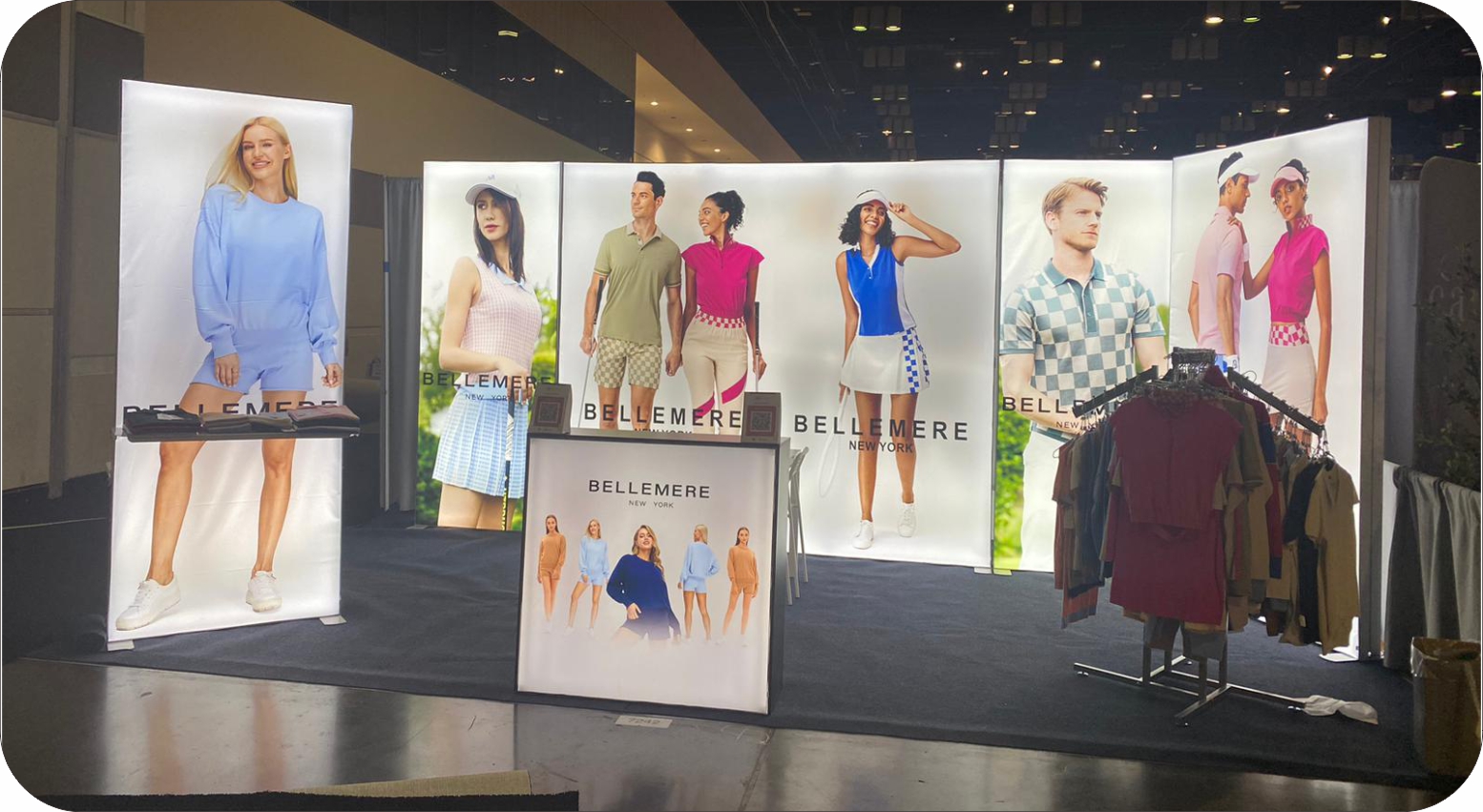 Bellemere NewYork Exhibition case picture display