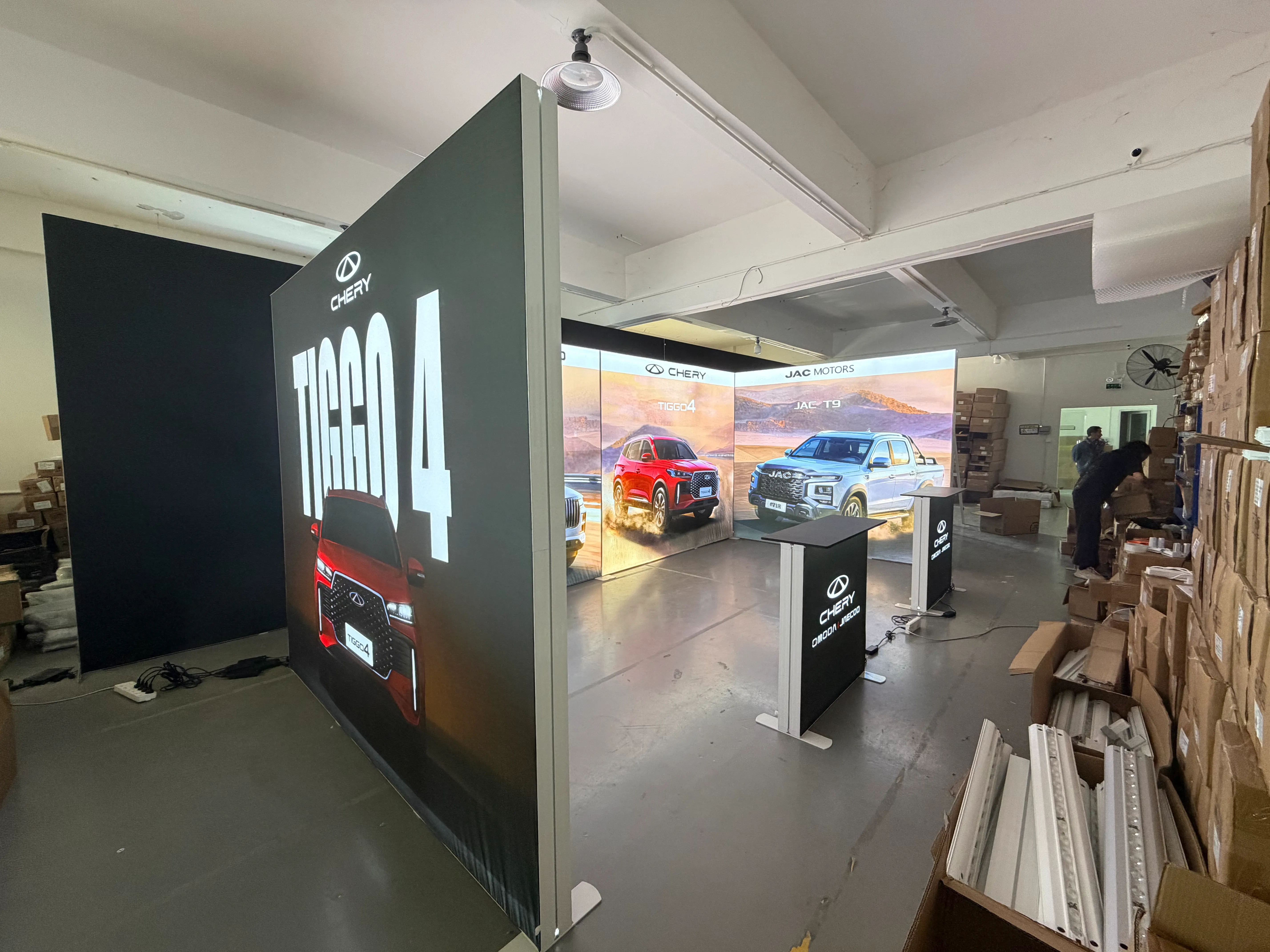 Exhibition case picture display- Installation 