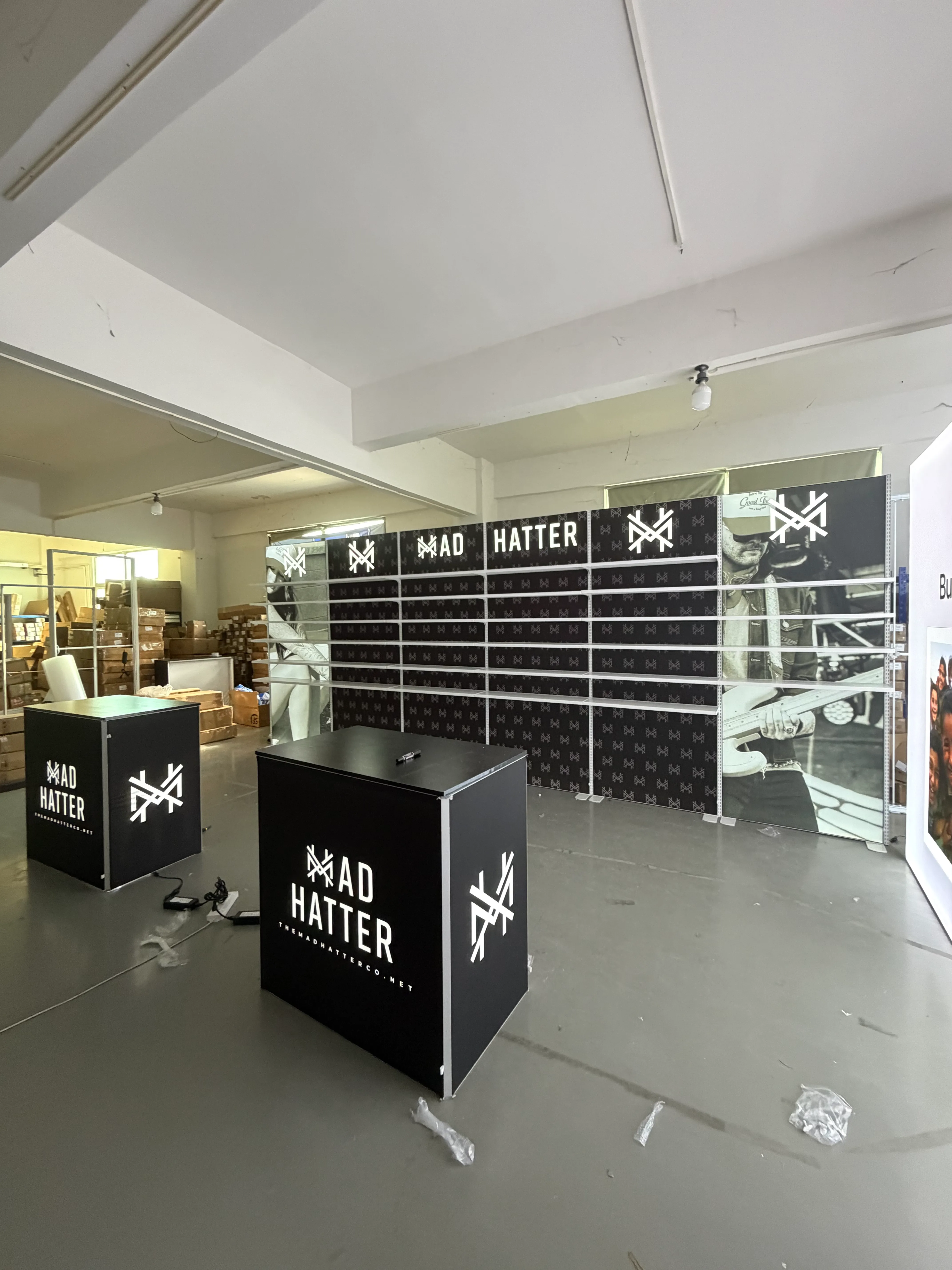 Exhibition case picture display-Installation 