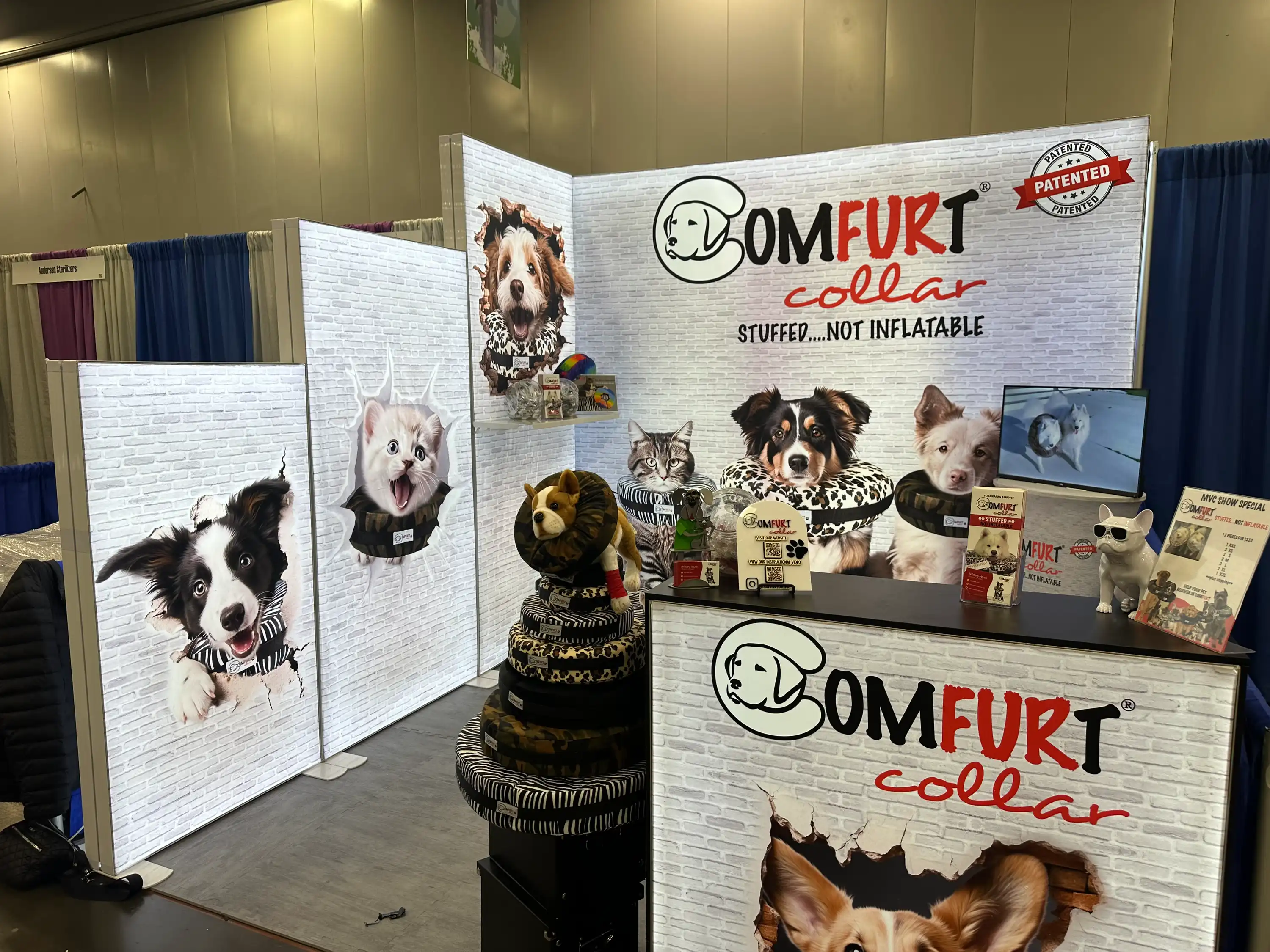 Comfurt Collar Exhibition case picture display