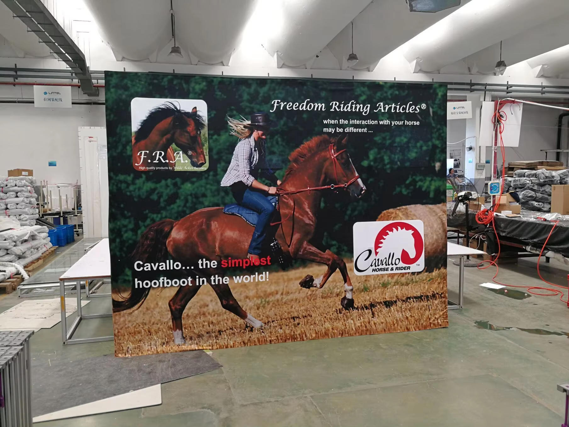 Trade Show Pop-Up Light Box Kit – Modular Aluminum Frame + Fabric Graphics + Hard Case to Counter details