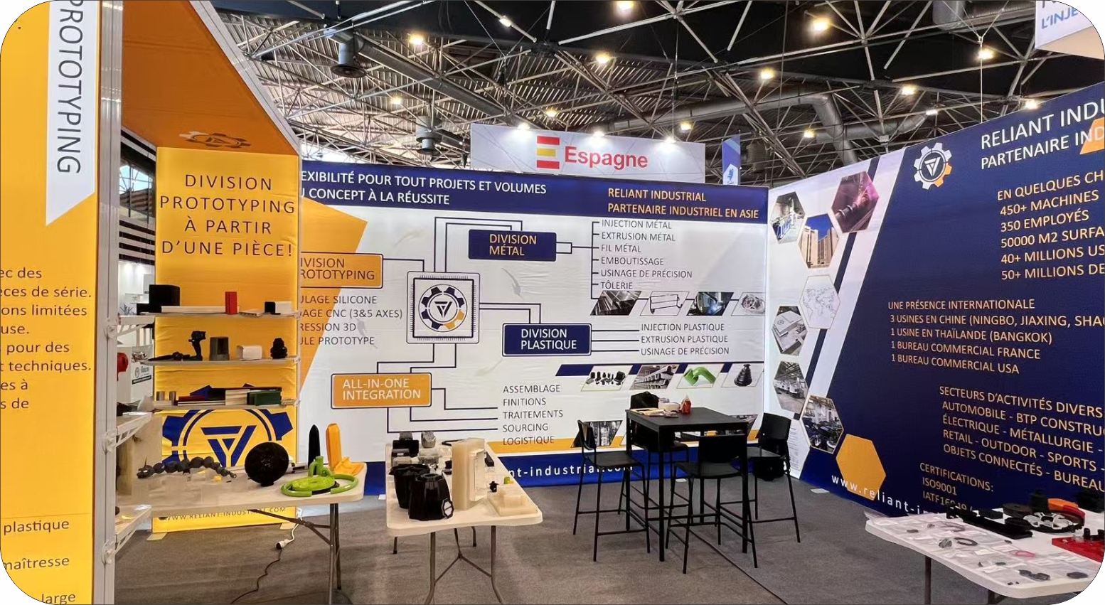 Industrial Exhibition case picture display