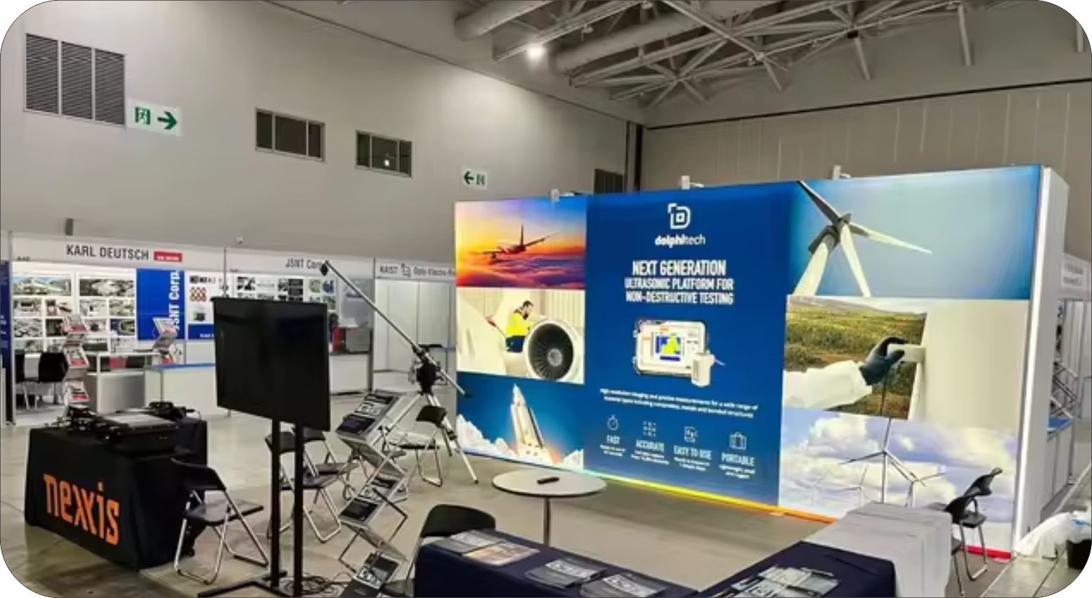 Industrial NDT ultrasonic equipment exhibition case picture display