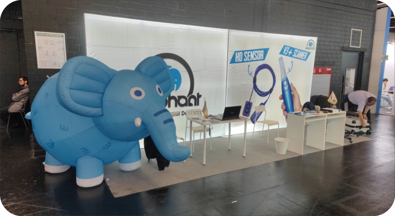 Bluephant Scanner Exhibition case picture display