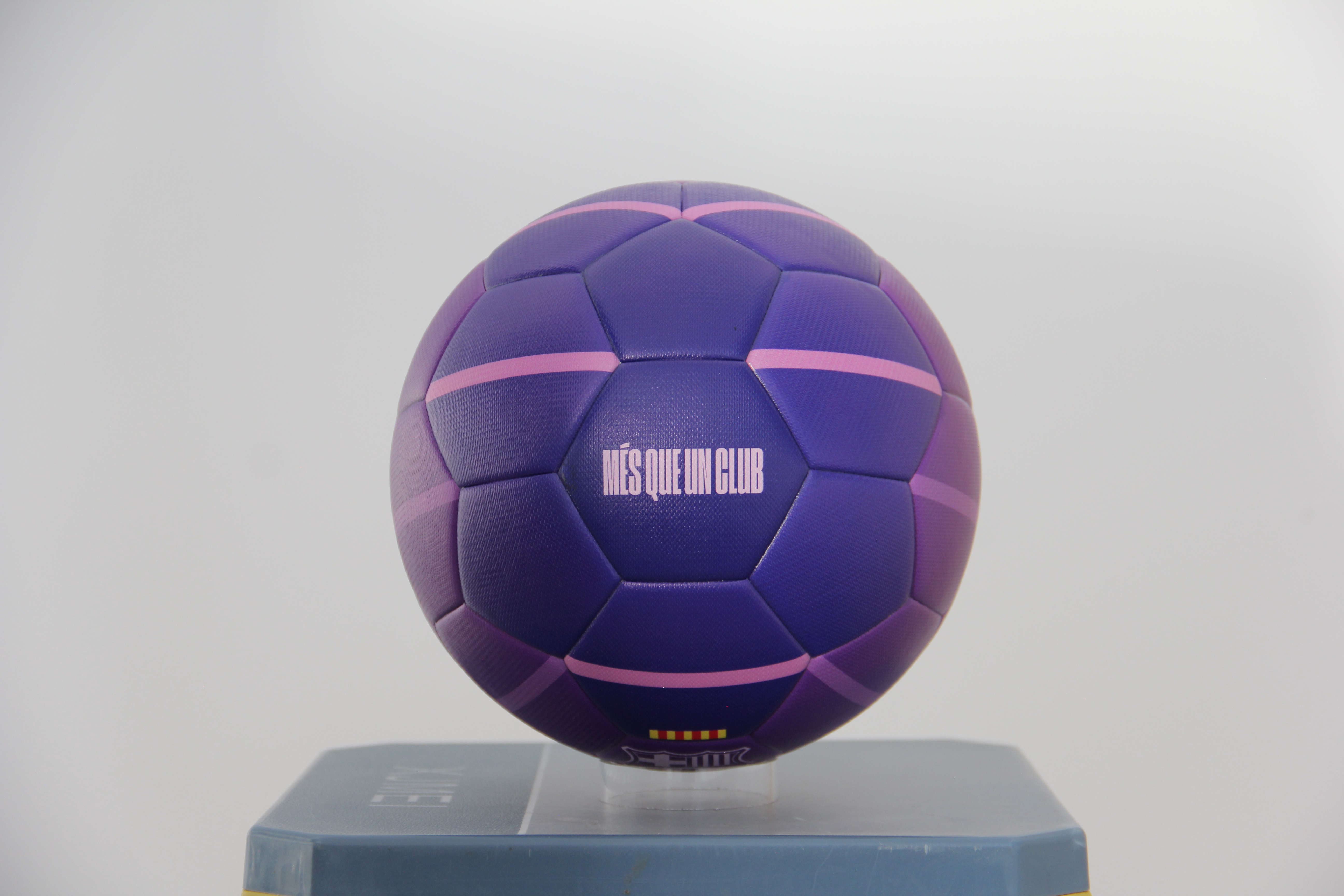 Low-Bounce Design in Indoor Training Balls
