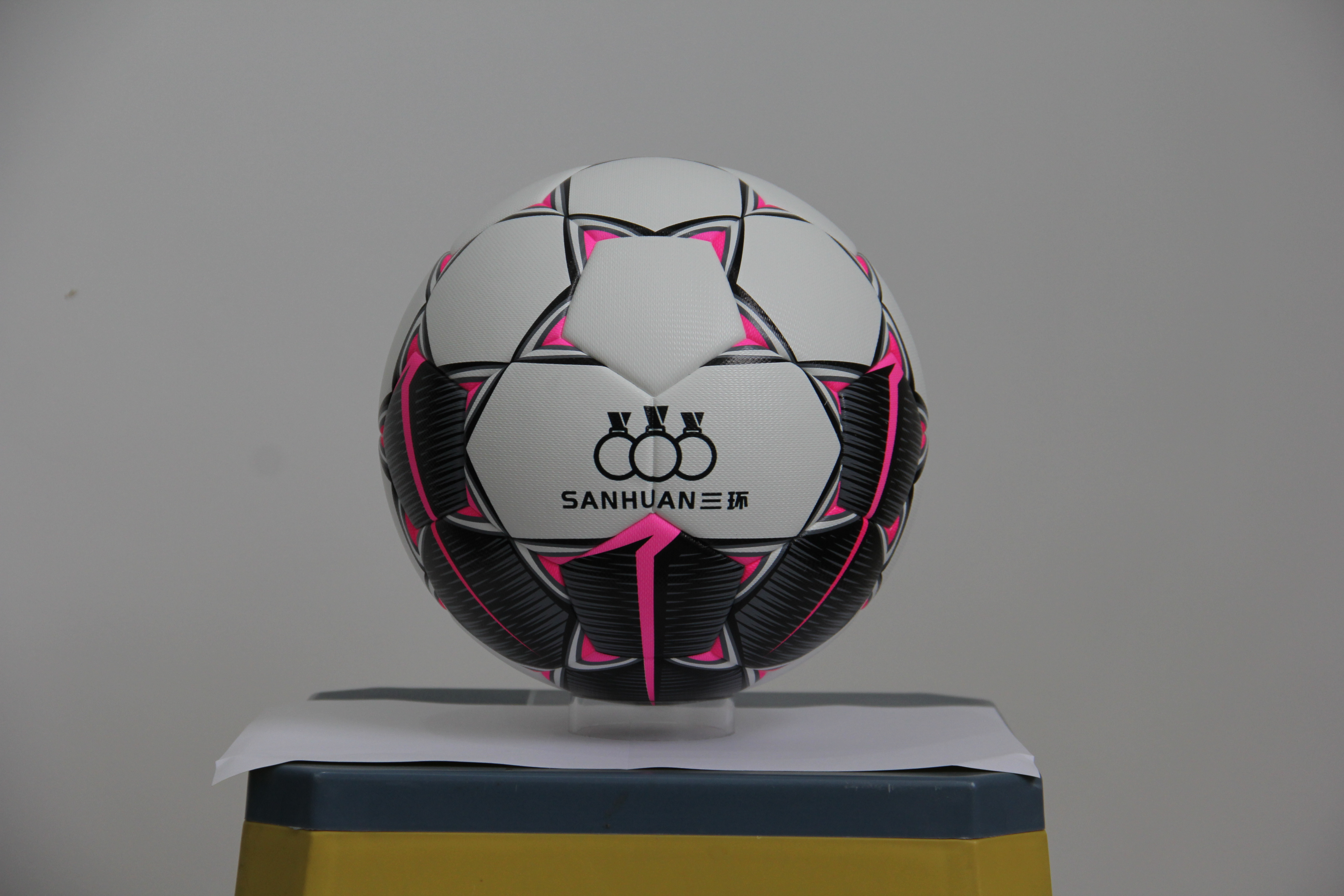 Size 4 vs Size 5 Soccer Balls: Which Young Players Need