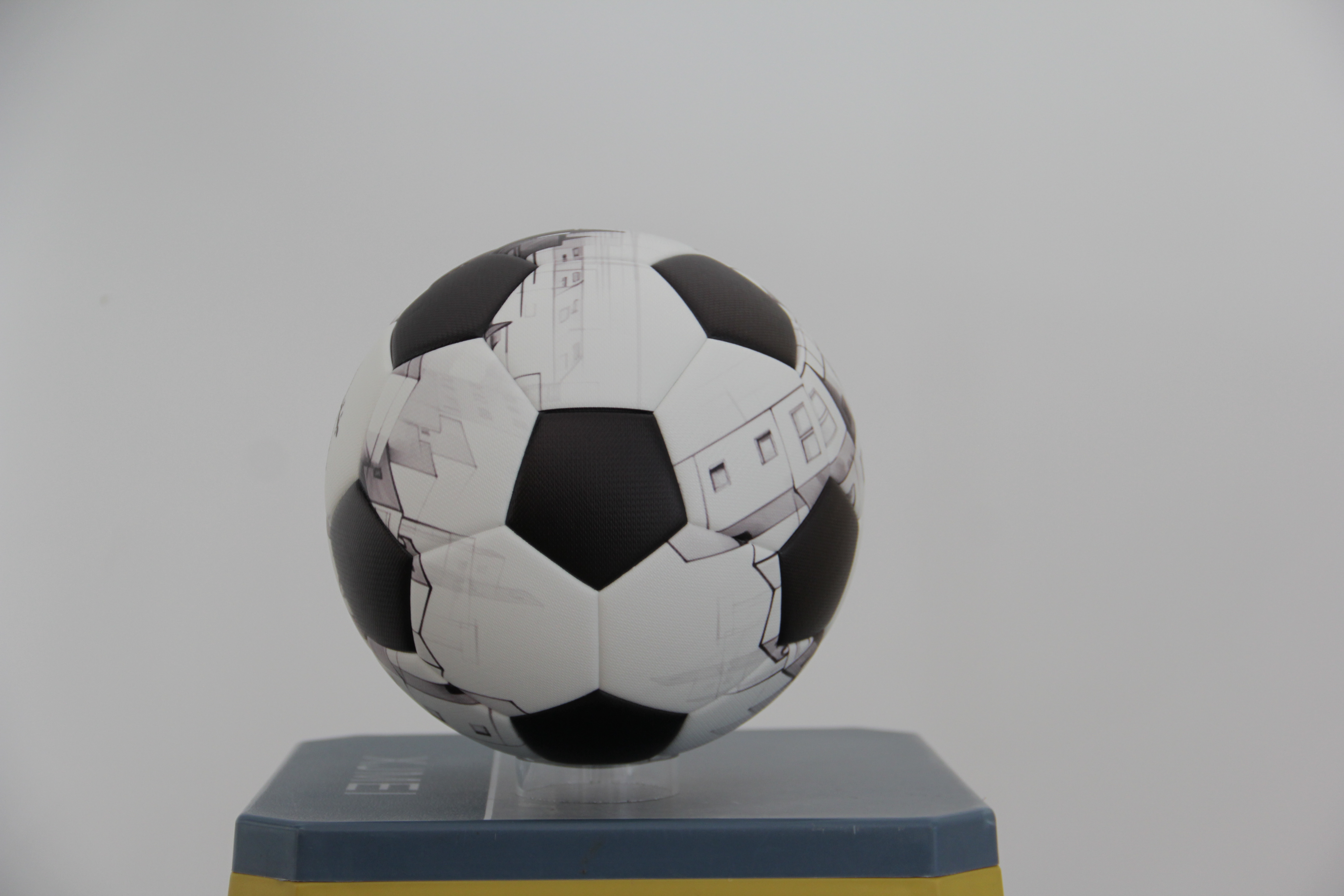 Low-Bounce Construction in Senior Indoor Balls