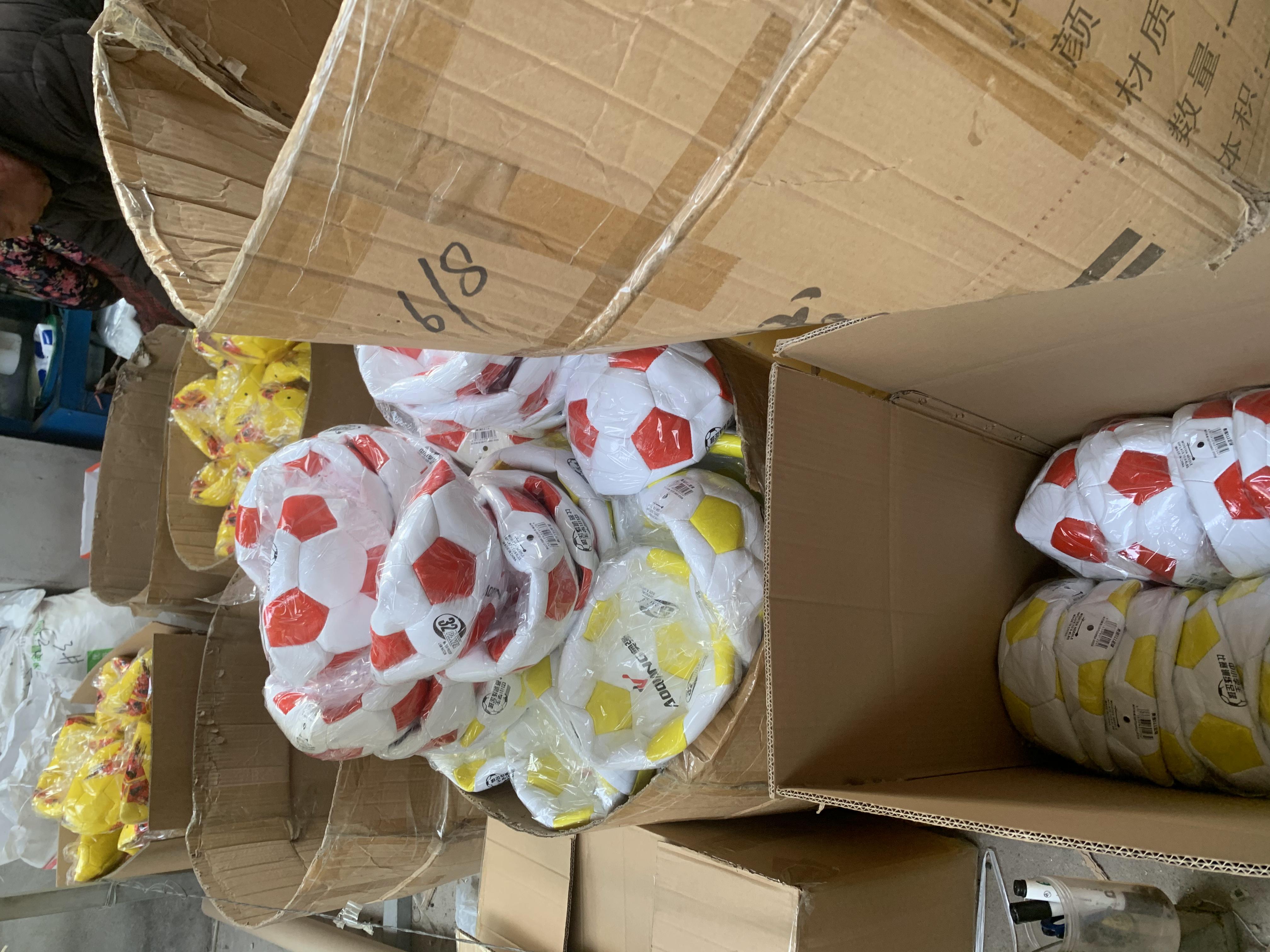 Bulk Soccer Balls Size 5 for Clubs, Schools and Retail