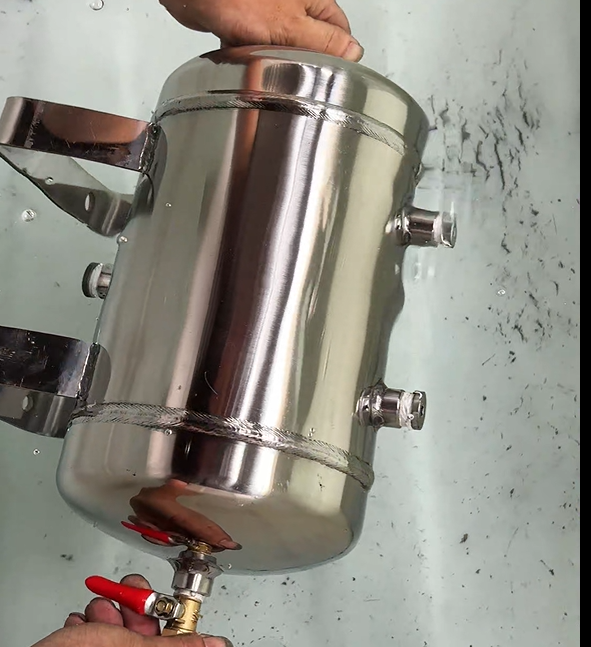 Avantages du réservoir à air en acier inoxydable : essai d’étanchéité et de fuites