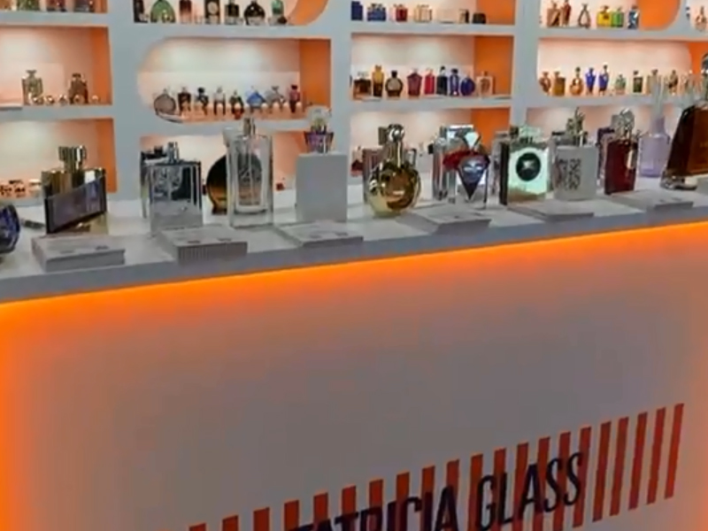 El Grupo Guangzhou Tatricia Glass Impresiona en la Exhibición de Hong Kong con Productos de Vidrio Premium