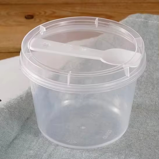 Stylish and practical dessert cups with secure lids