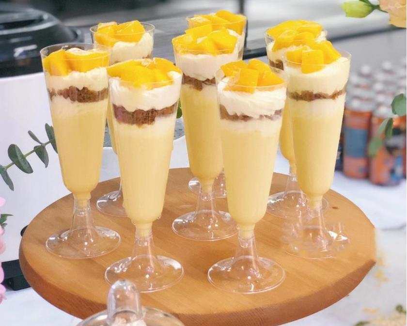 A modern twist on traditional cupcake presentation