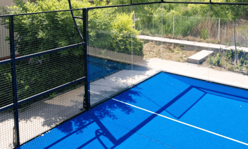 Wat is die verskil tussen padel en tennis?