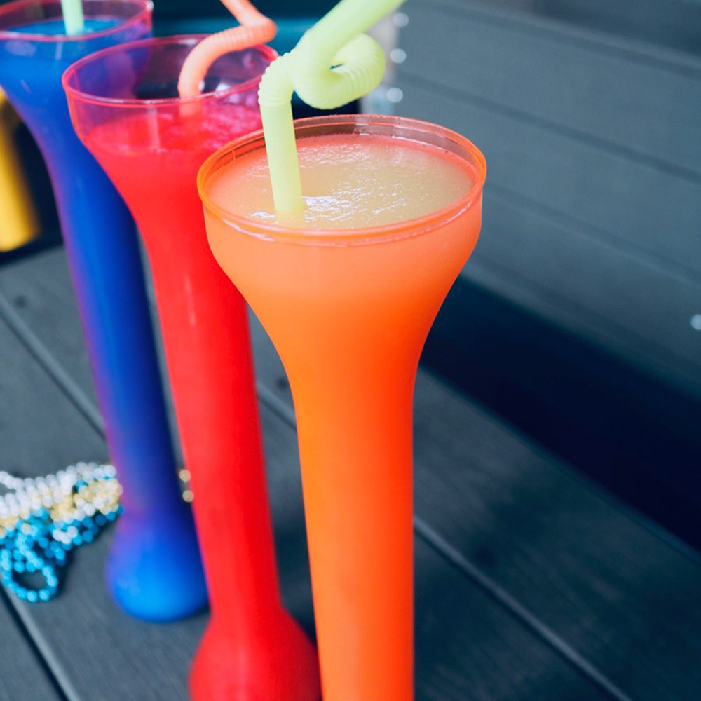 The Trend of Using Food-Grade Yard Cups in Theme Parks and Universal Studios

