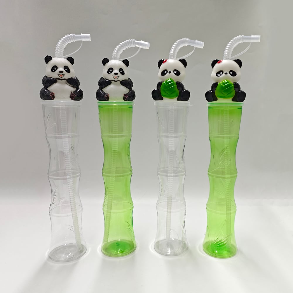 copo plástico verde de 16oz com forma de bambu para uso no jardim com tampa em formato de panda em 3D