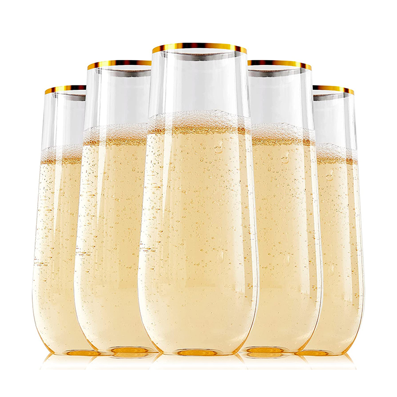 Plastikkobber til champagne: Den sikre og billige festvare