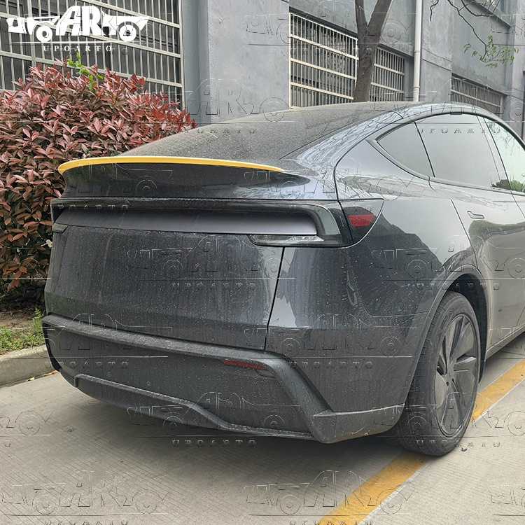 tesla model y spoiler carbon fiber.jpg