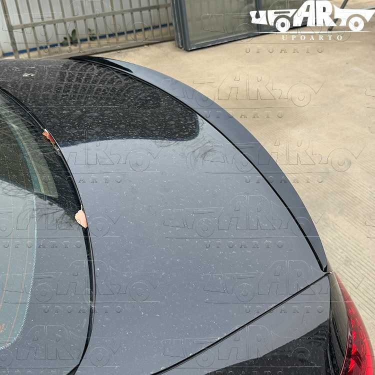 w213 trunk spoiler.jpg