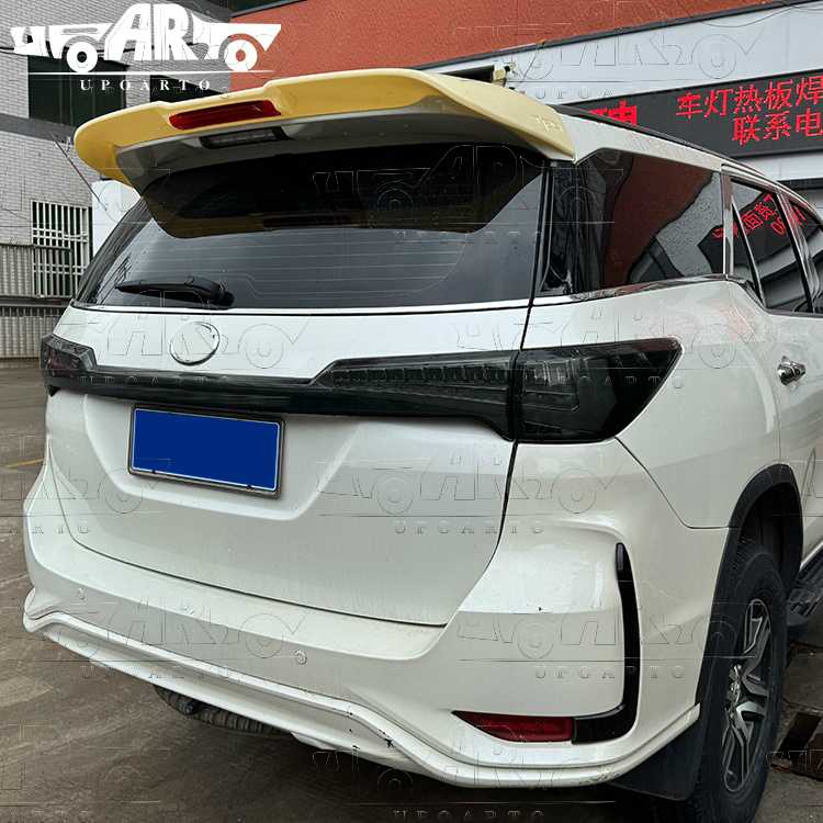 rear roof spoiler fortuner 2019.jpg