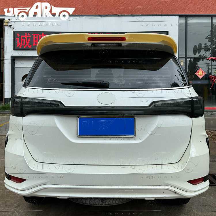 rear roof spoiler fortuner 2017.jpg
