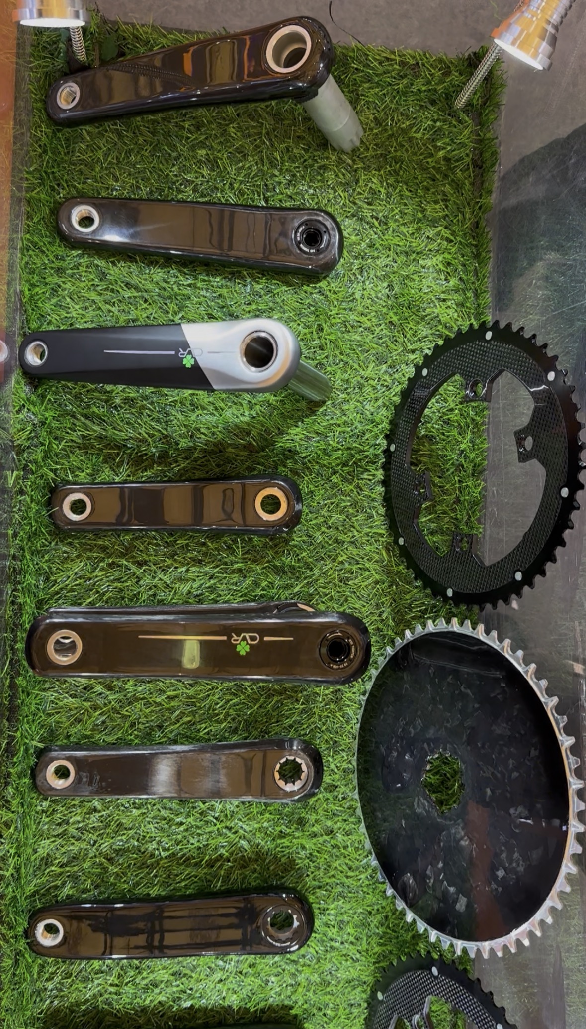 Manivelle et plateau en fibre de carbone : la mise à niveau ultime, ultra-légère et à haute rigidité pour les vélos de route et VTT haut de gamme destinés à la compétition