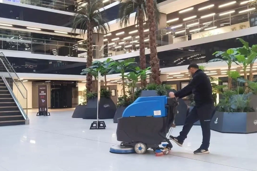 Melodi Pembersihan di Mall