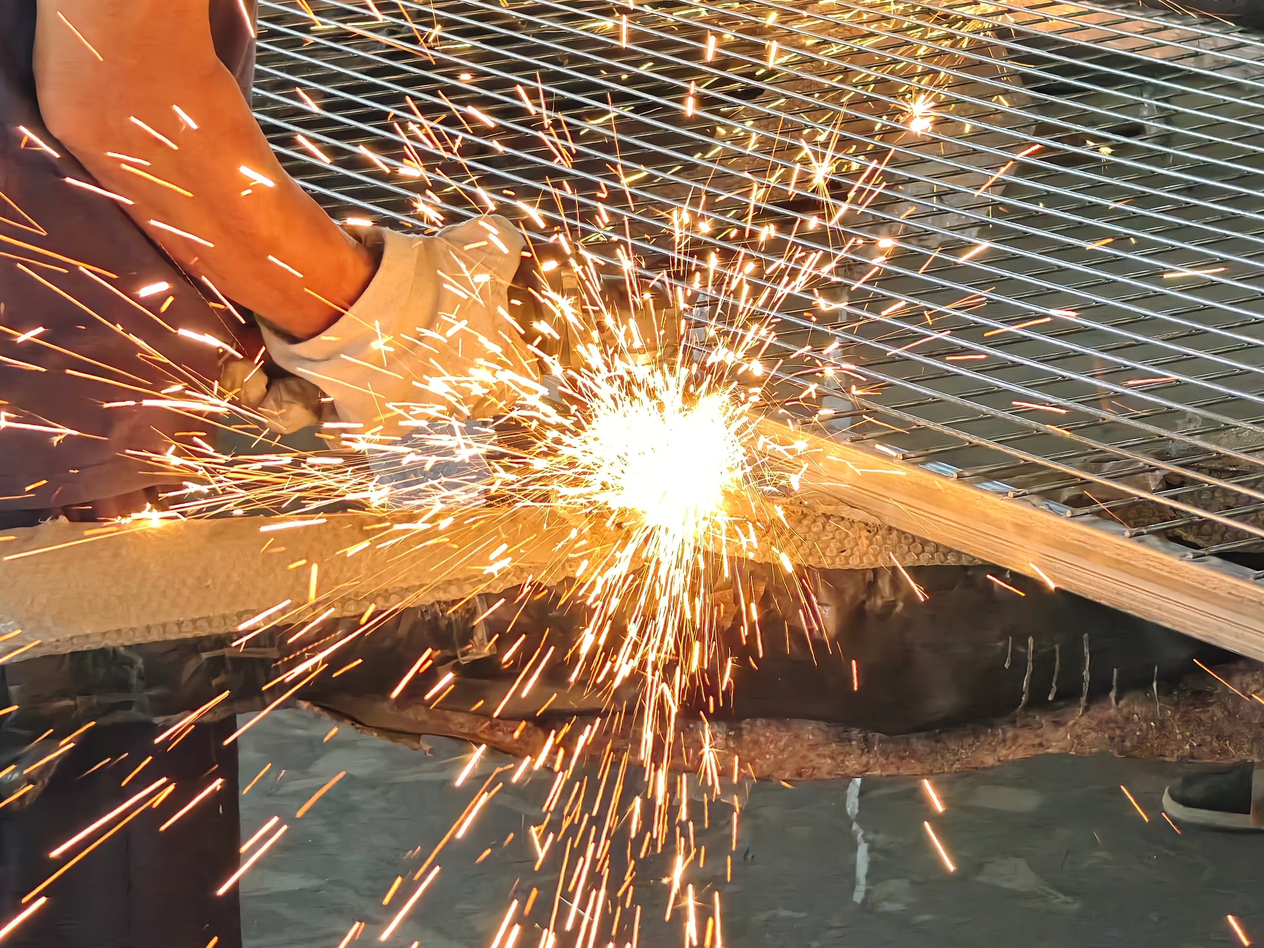 Angle grinder polishing - metal mesh trimming