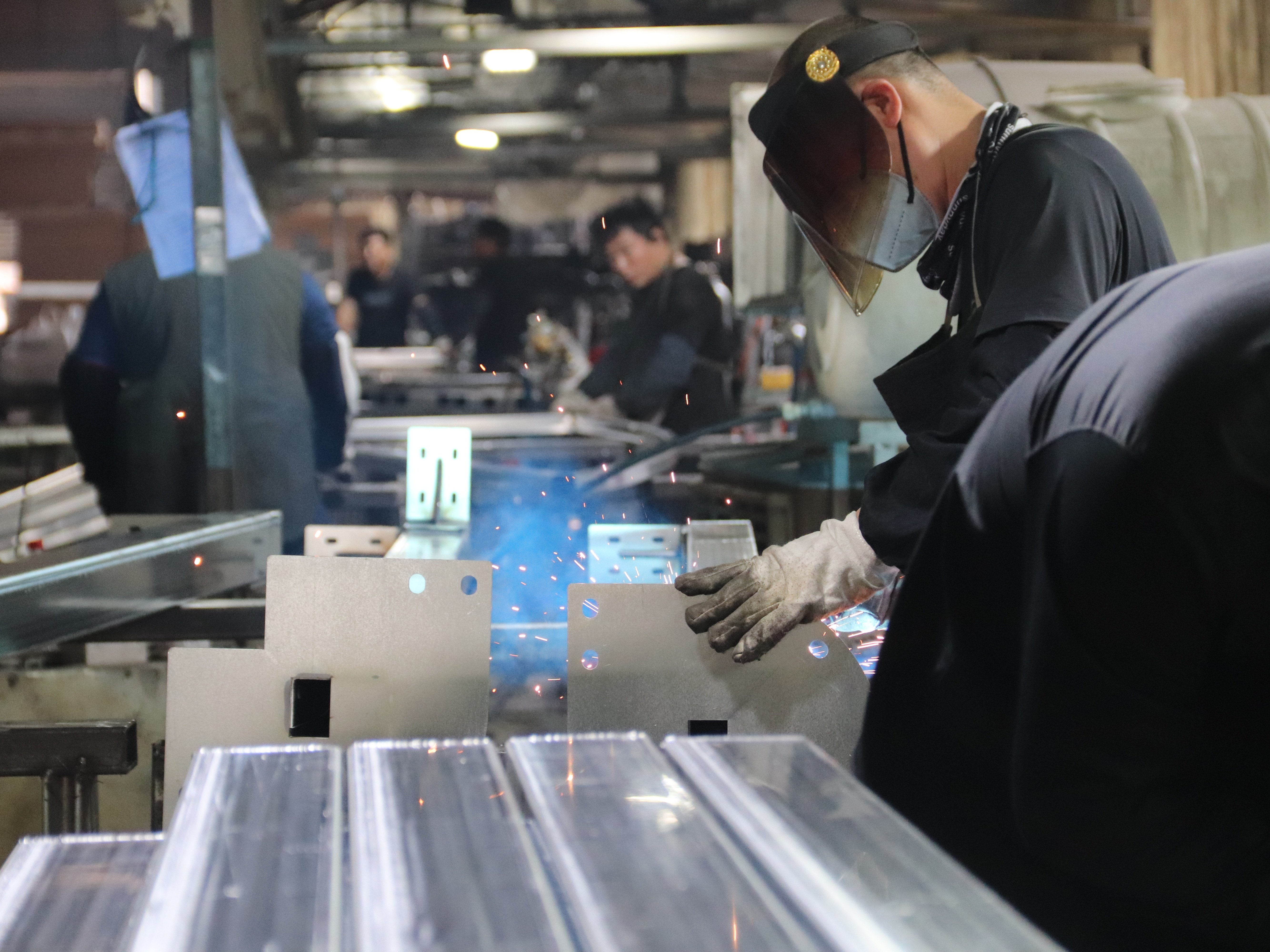 Manual arc welding - metal plate welding operation
