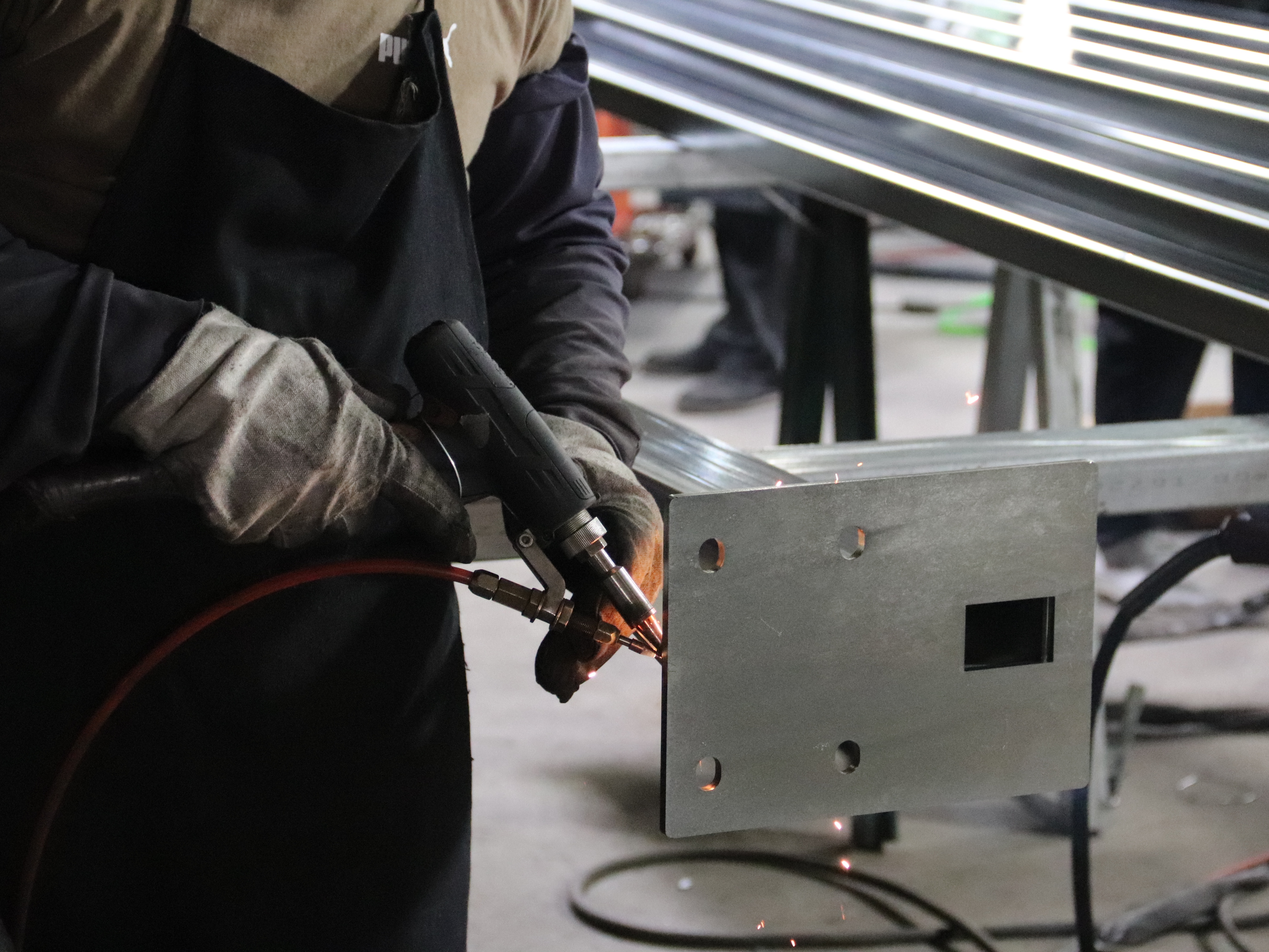 Plasma cutting - precise cutting of connected steel plates