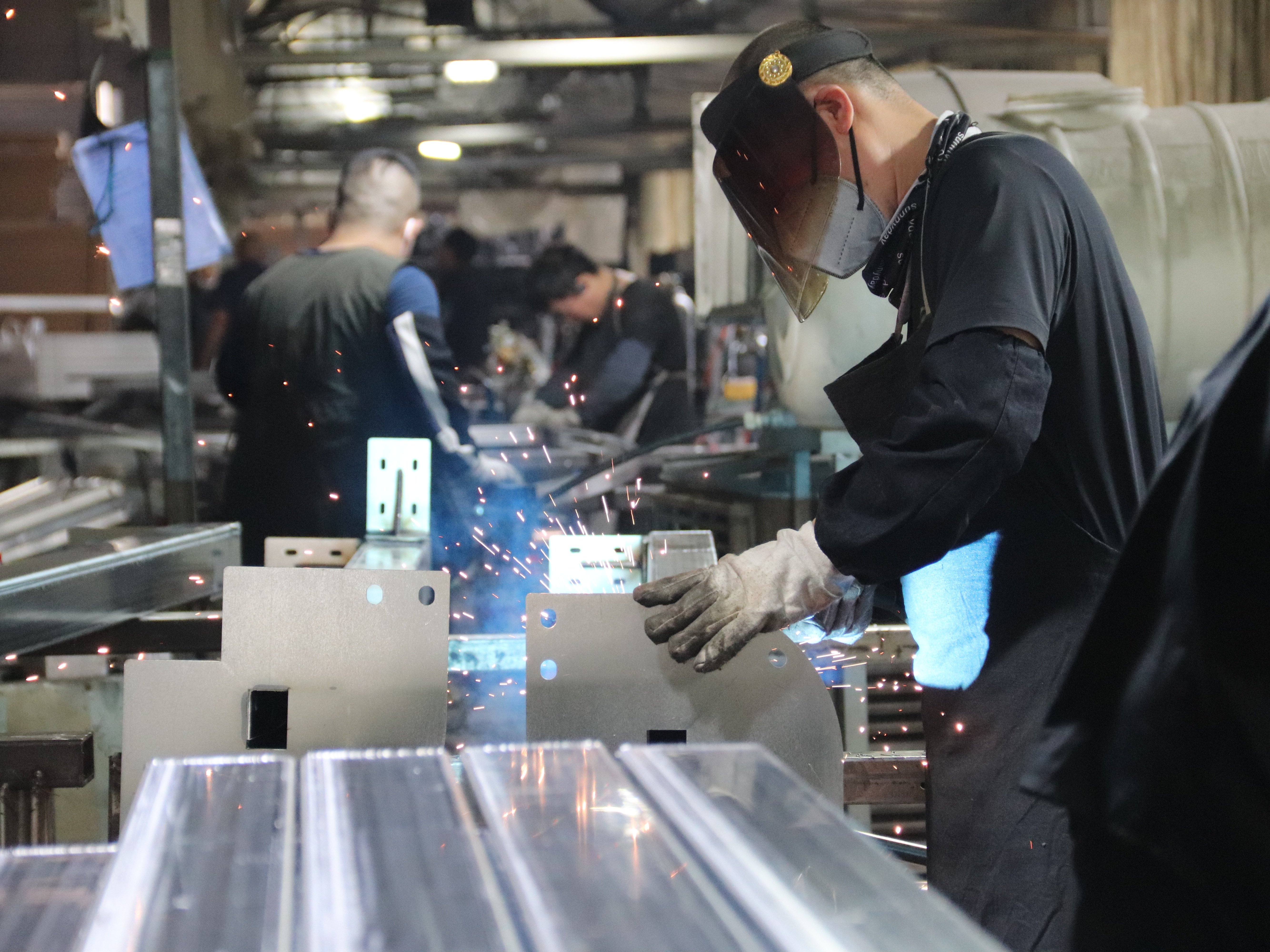 Metal polishing - face shield protection for spark operation
