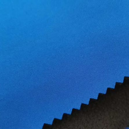 How Softshell Windproof Gear Enhances Performance in Challenging Conditions?