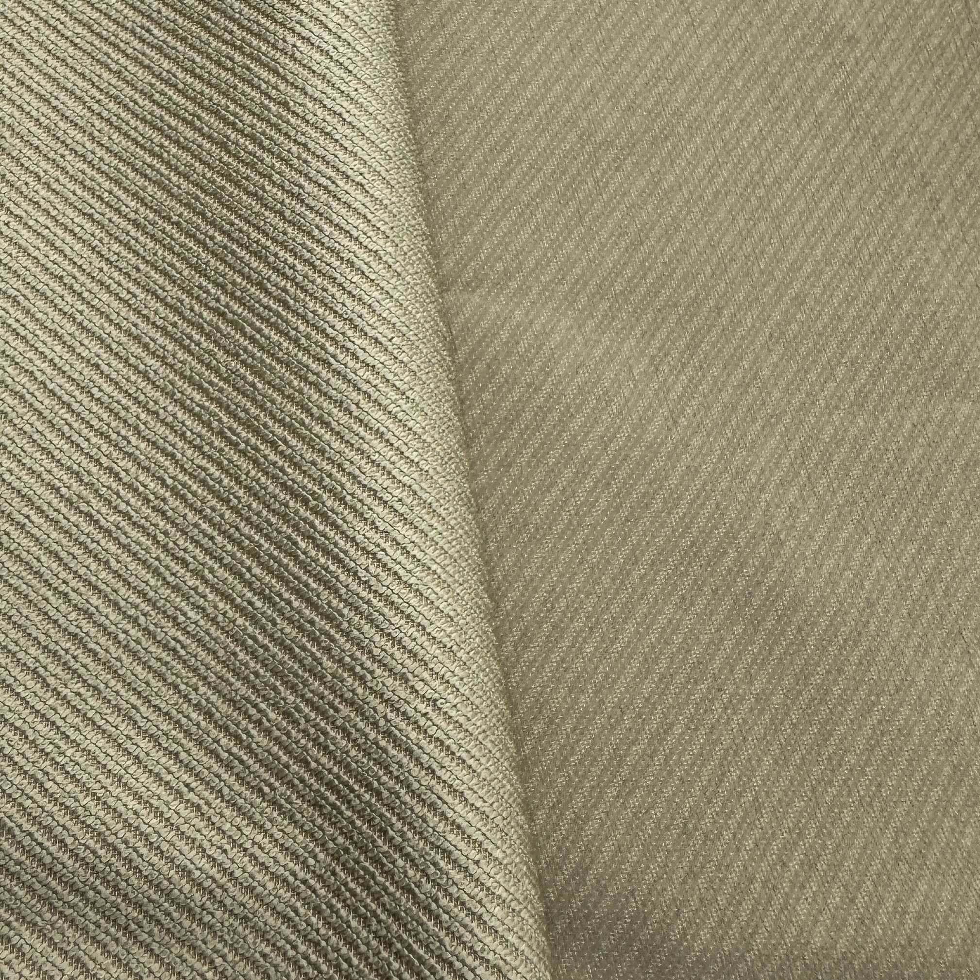 How Polyester Fabric Quality Impacts Wholesale Purchasing Decisions