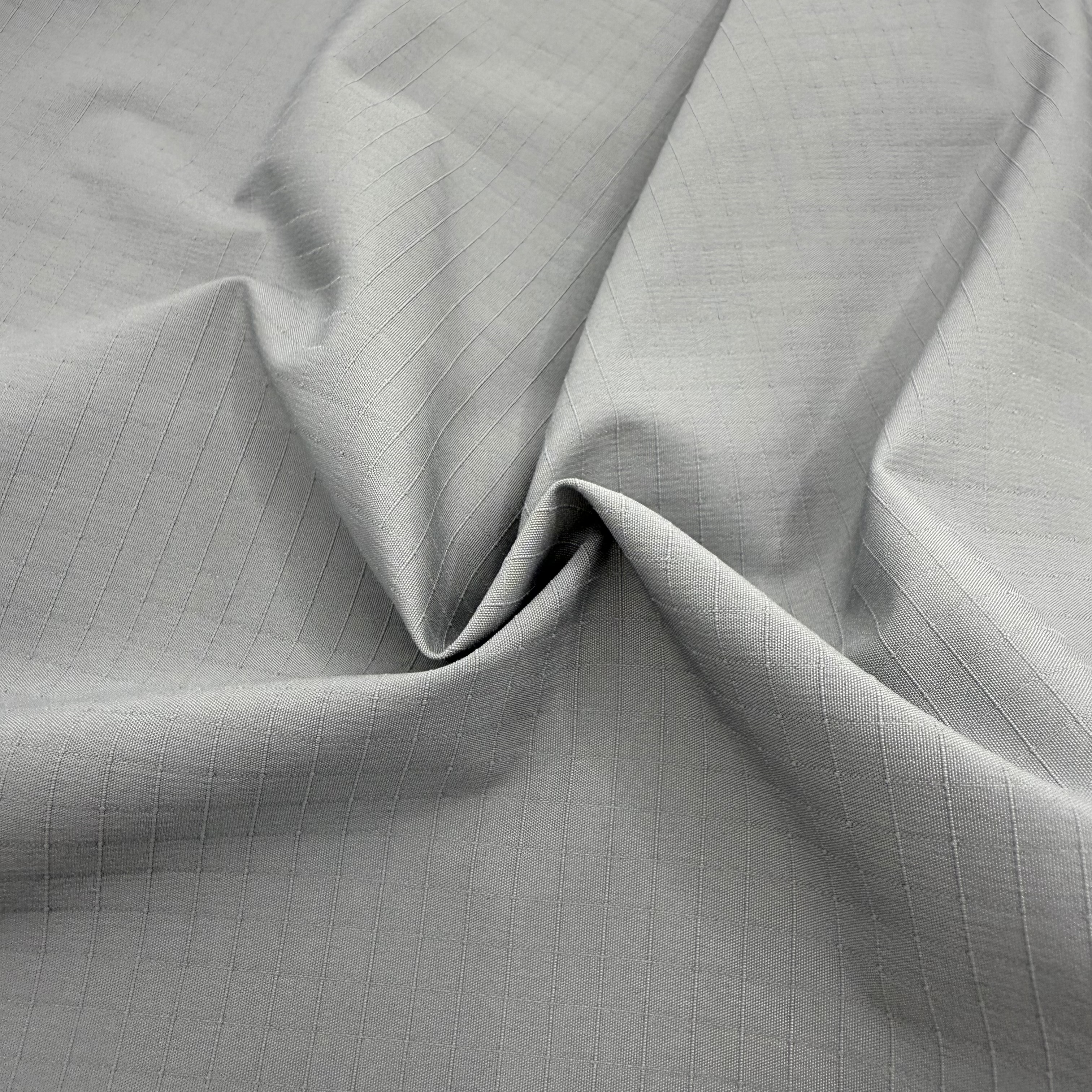 What Common Usage Issues Should You Consider with Stretchy Polyester Fabric?