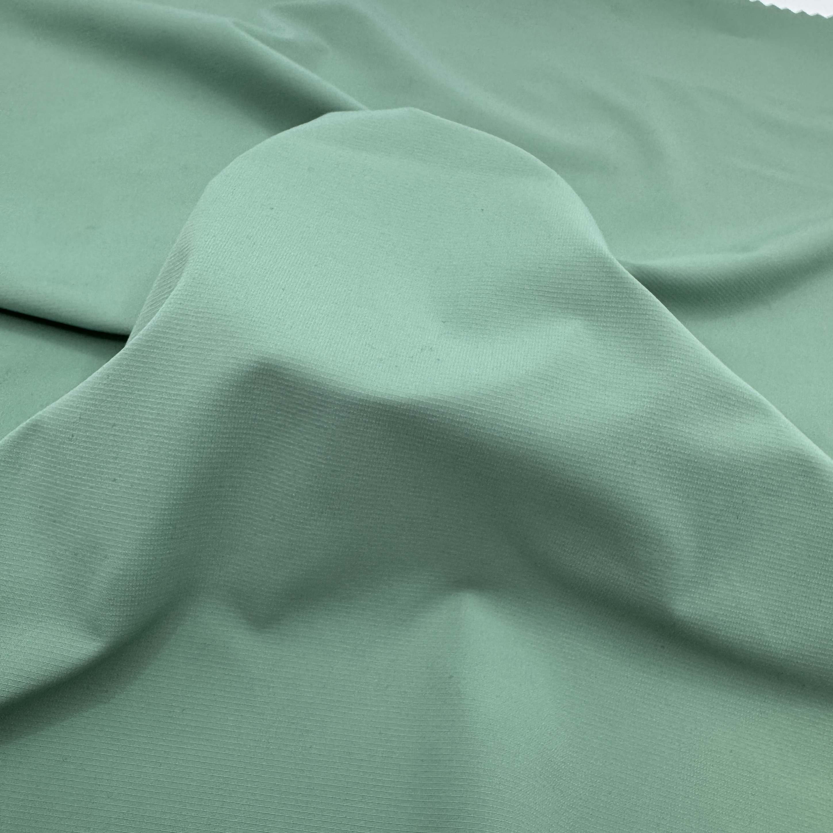What Are the Key Benefits of Using Stretch Textiles in Fashion?