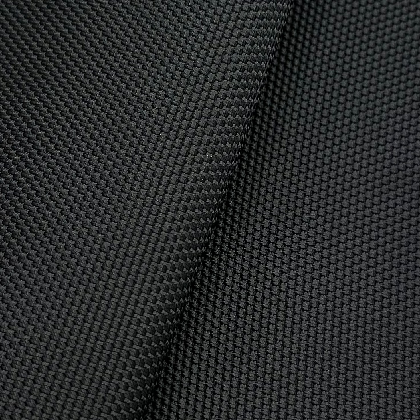What Are the Key Benefits of Using Waterproof Fabric Outdoors?