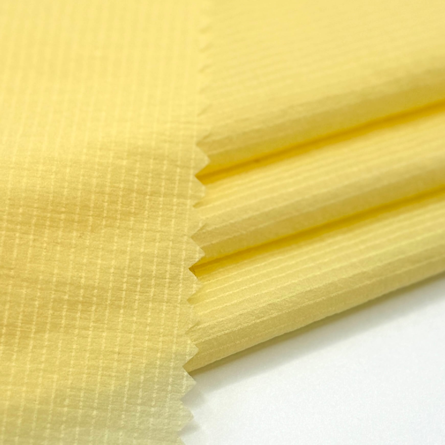 What Are the Advantages of Using Polyester Nylon Spandex Fabric in Activewear?