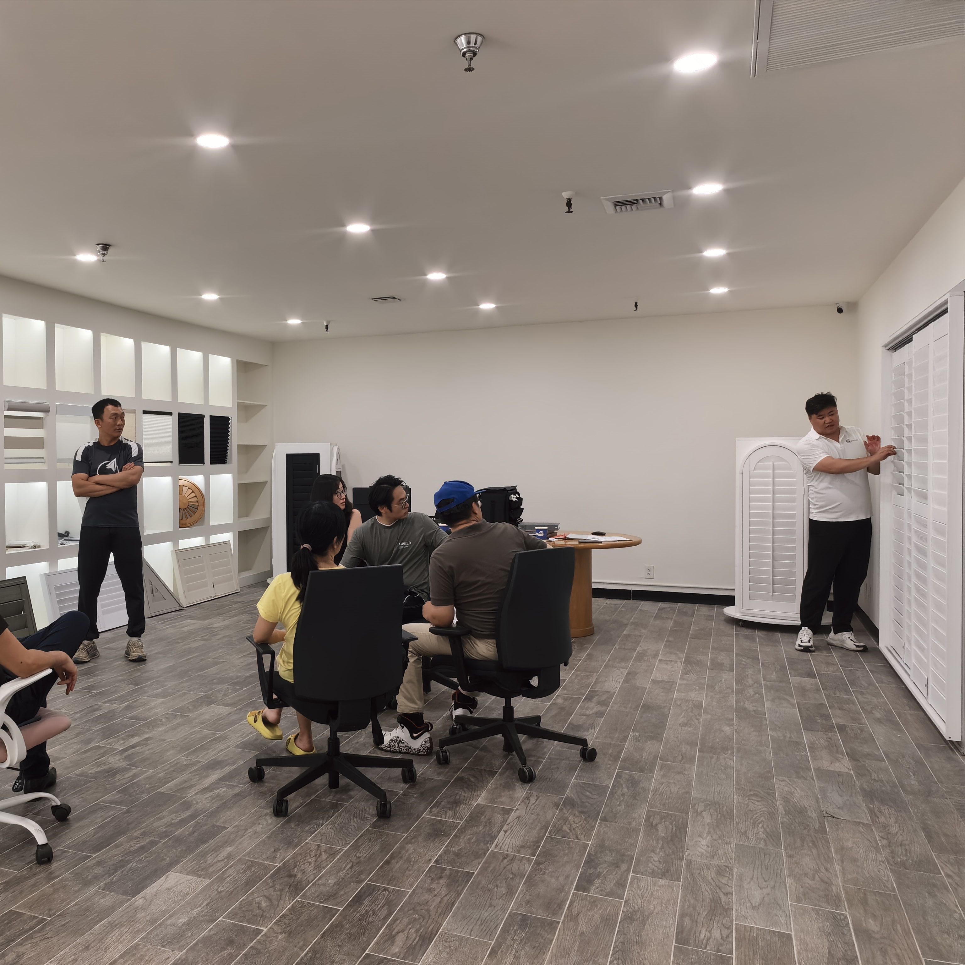 북미 시장 강화: 화성 윈도우 패션 USA의 첫 번째 영업 교육 세션이 성공적으로 종료됨
