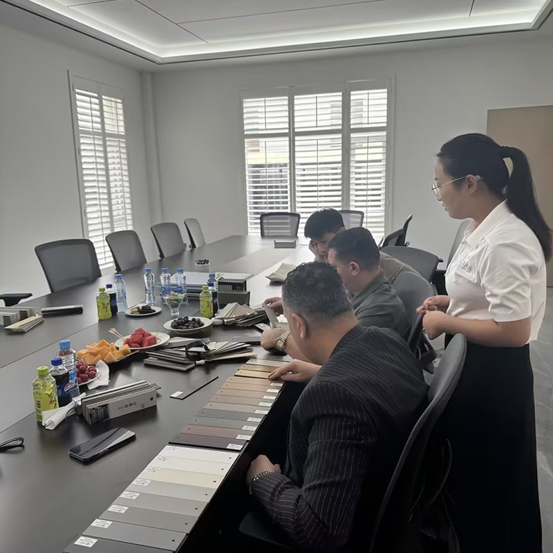 Global customers gather at Huasheng Window Fashion, paulownia blinds lead the new trend of indoor window decoration